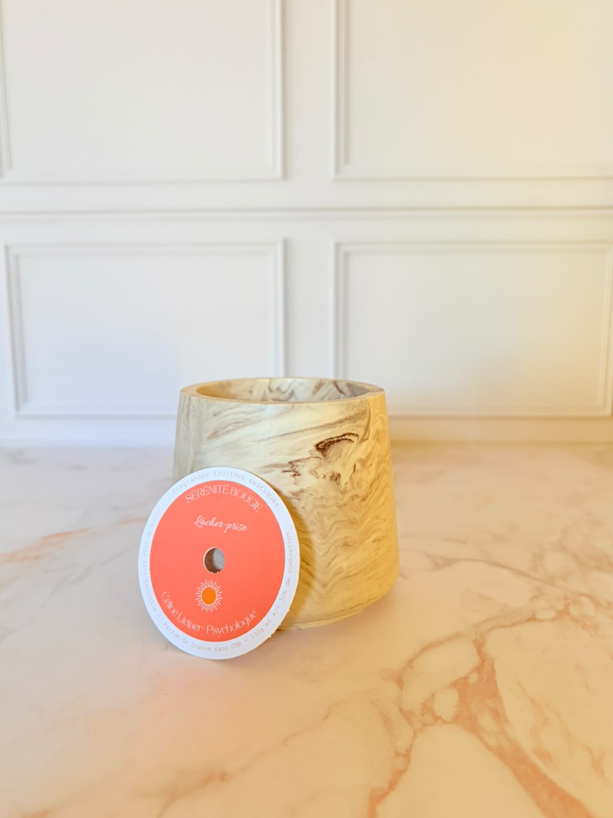 bougie-parfumee-pet-de-singe-artisanale-cire-soja