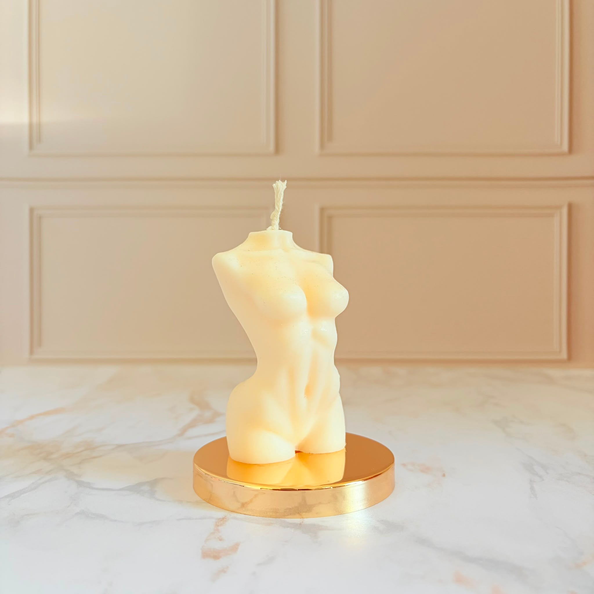bougie-sculptee-artisanale-cire-soja-corps-de-femme-2