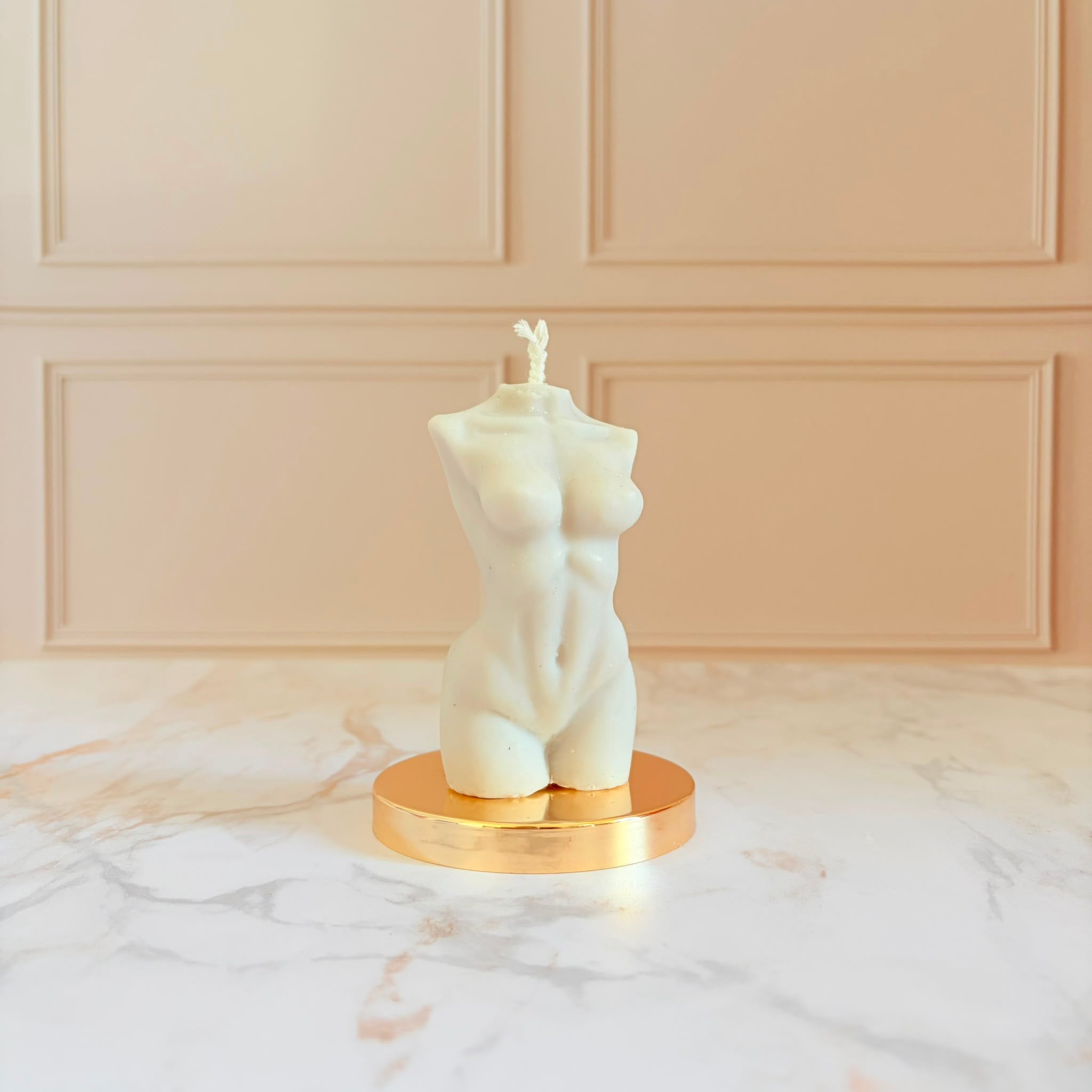 bougie-sculptee-artisanale-cire-soja-corps-de-femme-3